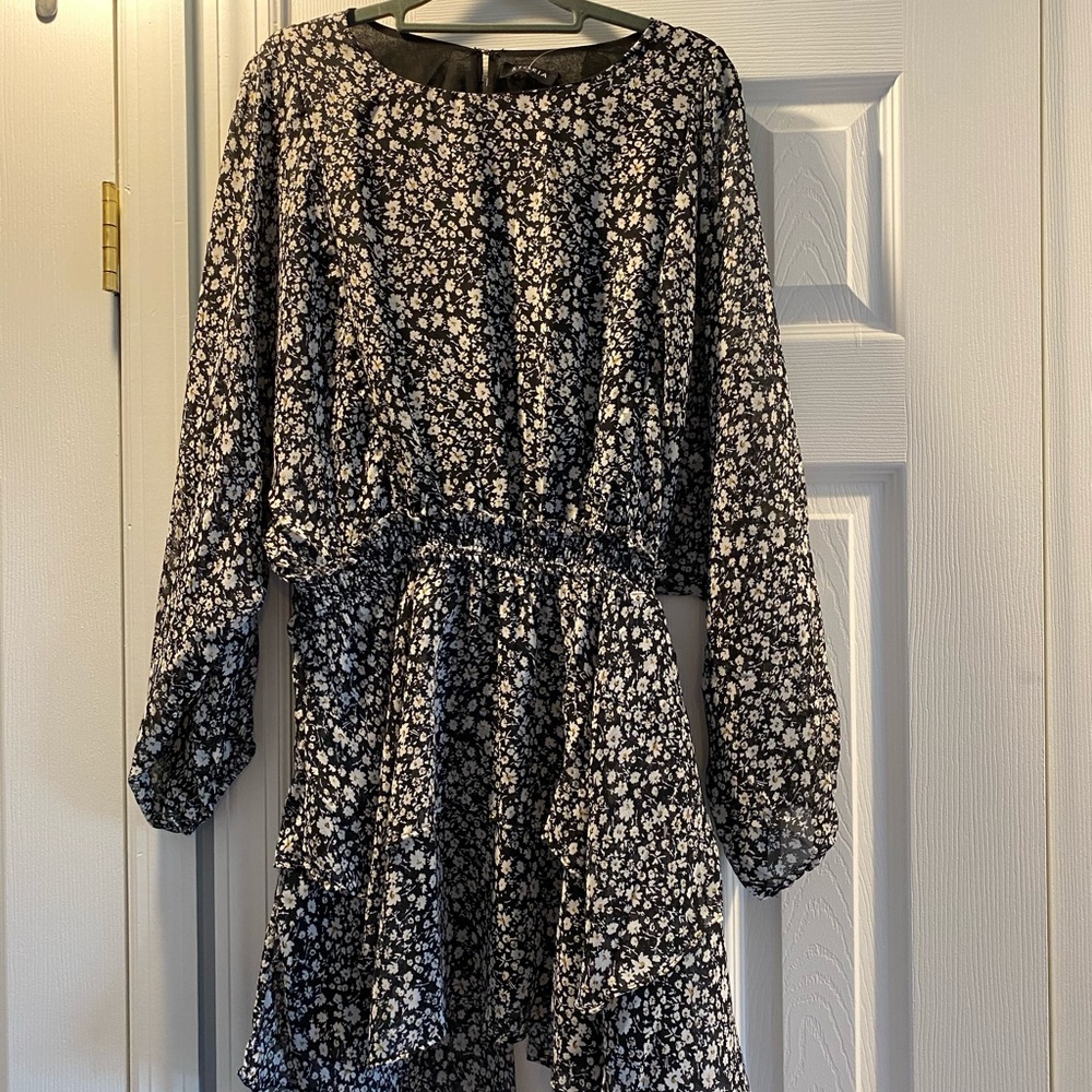 Flowy dress with floral print